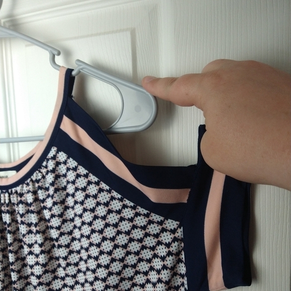 $ Max studio blue peach geometric design crew neck cold shoulder blouse. Size S - Picture 2 of 9